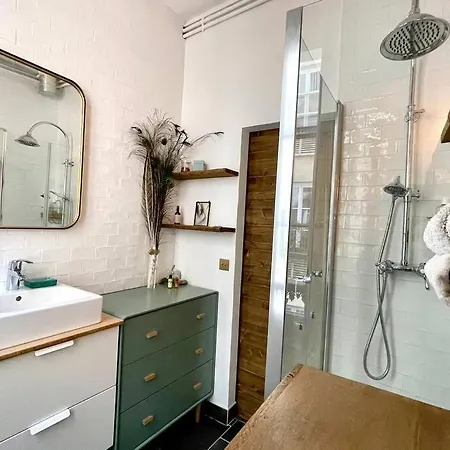 Brand New Flat In * Parijs